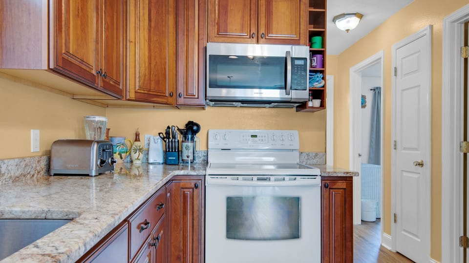 Beachside Villas 221 Kitchen