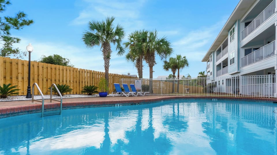 Beachside Villas Grounds & Amenities