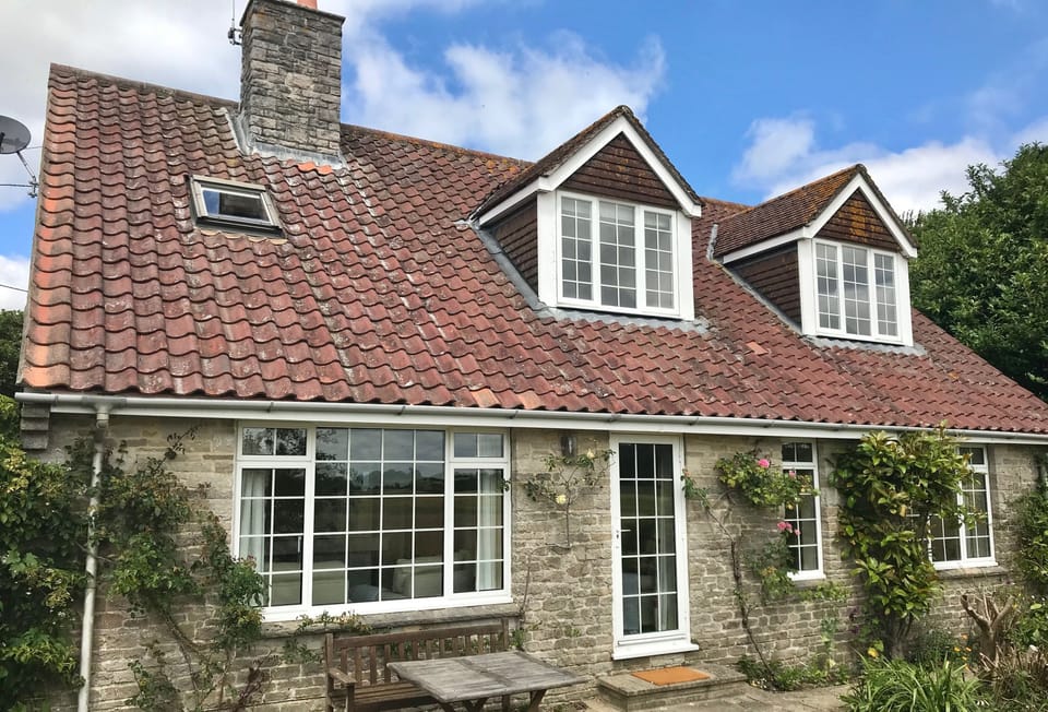 Greygles, Melcombe Bingham: A flexible and generous family house