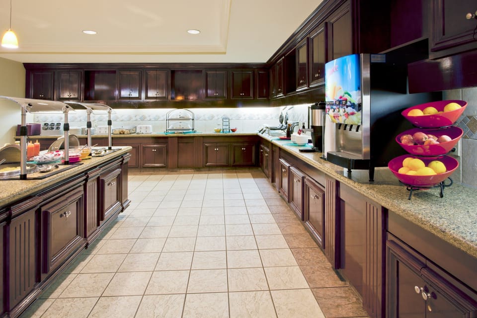 Start your morning right with a FREE breakfast buffet!