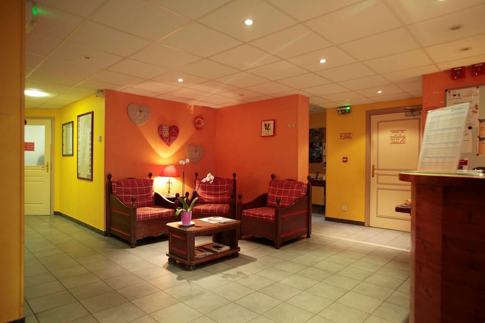 Relax in the lounge and take your coffee on the cozy sofas.