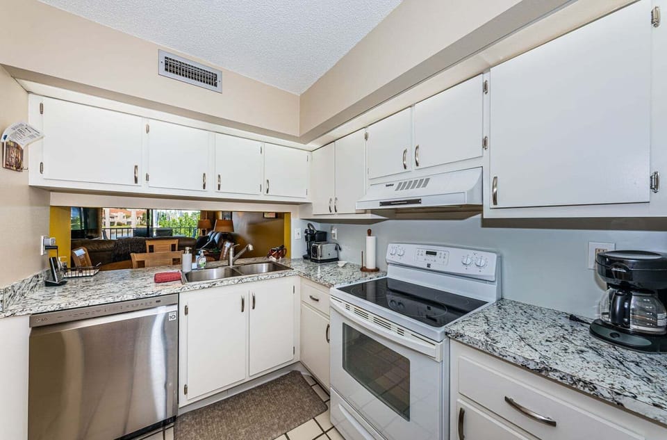 21-web-or-mls-Living Room 3-5