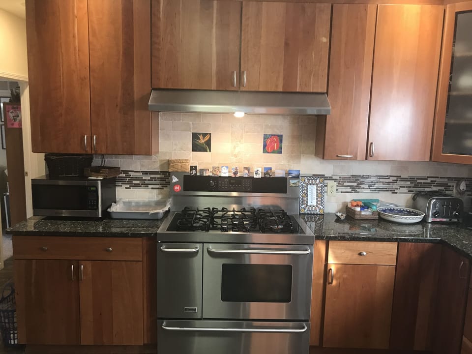 Double Oven w 5 Burner Stove, 48" Range Hood w light & External Exhaust