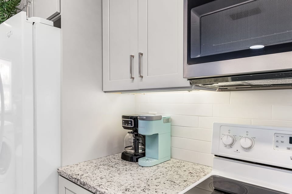 Both a Keurig and drip coffee maker are avaialble