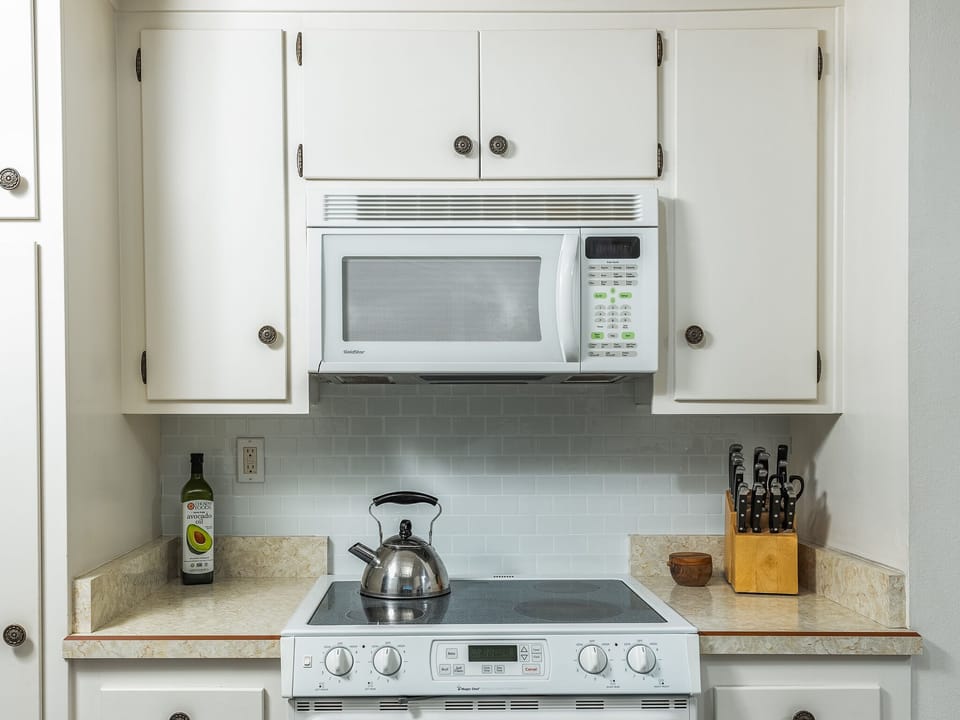 Kitchen cooking area