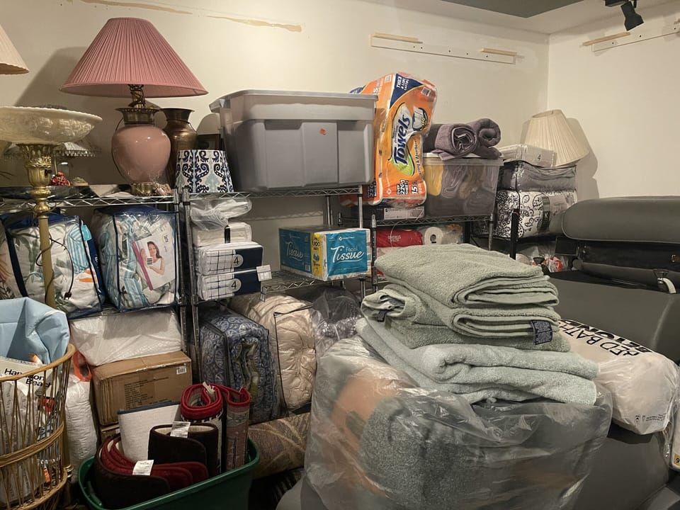 Lot of extra towels and sheets 