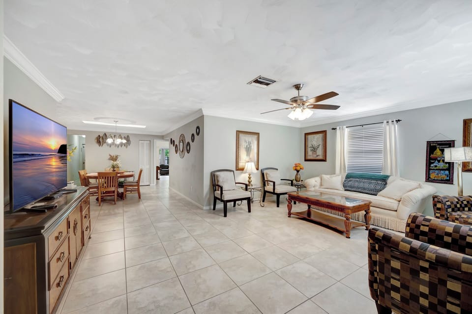 Big spacious living room