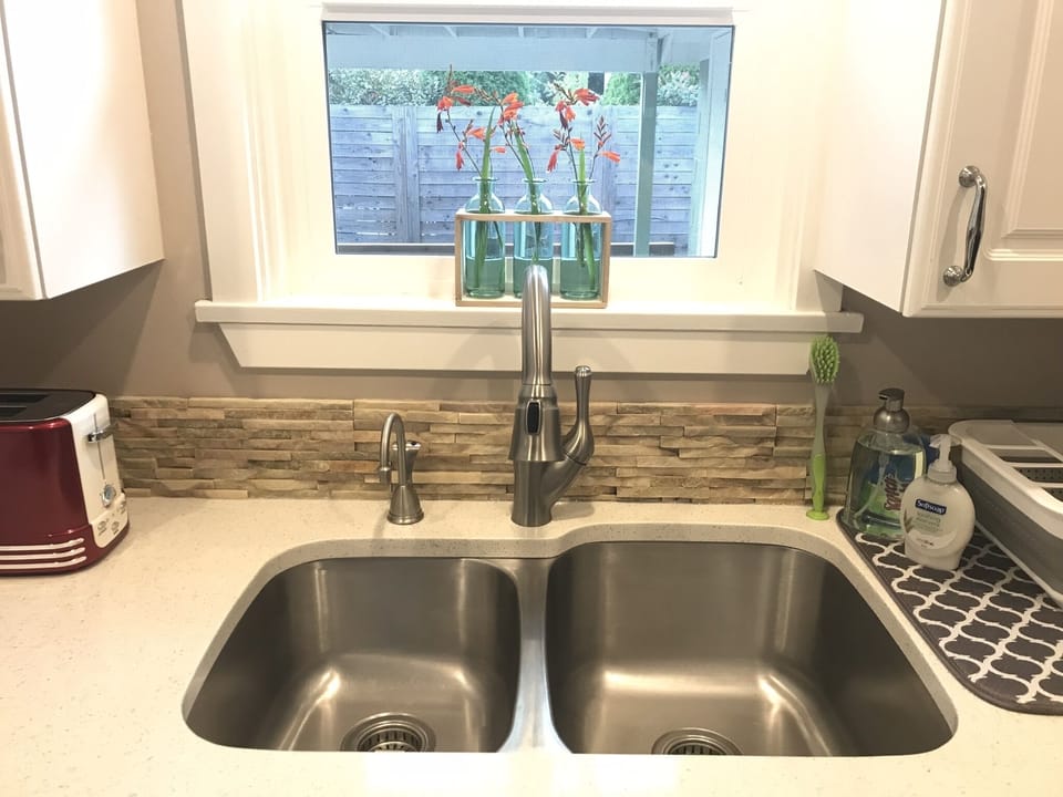 Kitchen- Fully equipped with cooking utensils, plates and cutlery. 