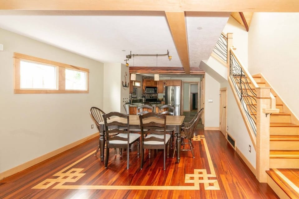 Dinning room with extra leaf in back closet.