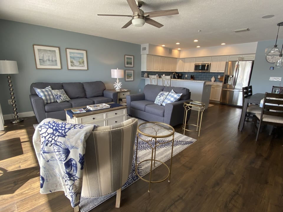 open floor living, kitchen, dining room