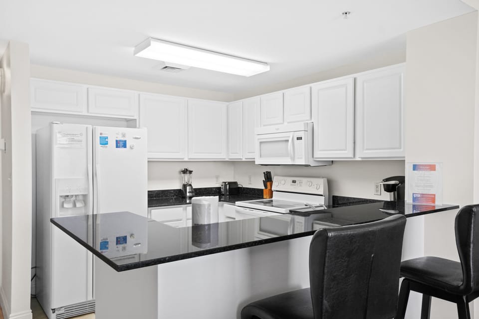  Kitchen with Breakfast Bar