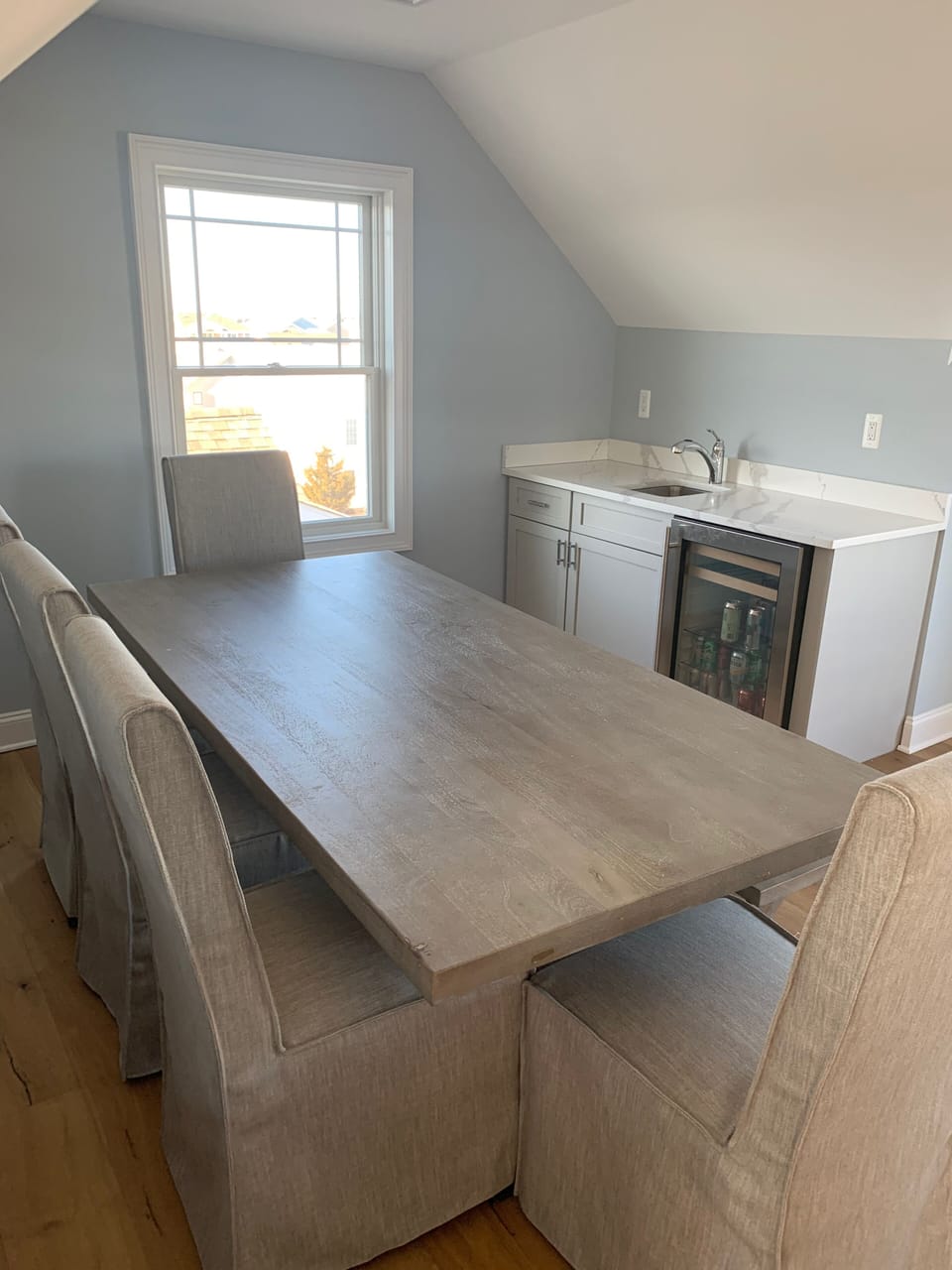 Loft Wet Bar/Fridge