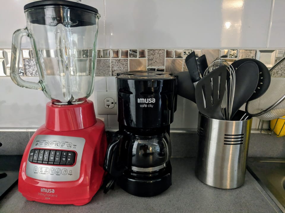 Fully equipped kitchen - coffee maker, blender, cooking utensils