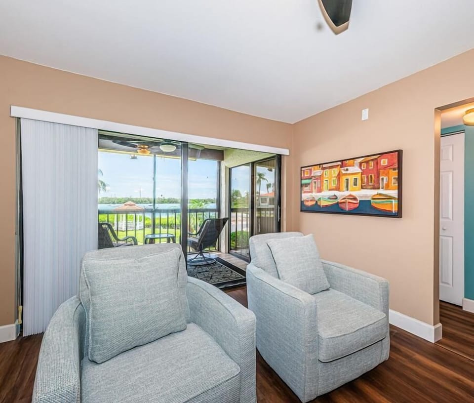 27-web-or-mls-Living Room 3-3