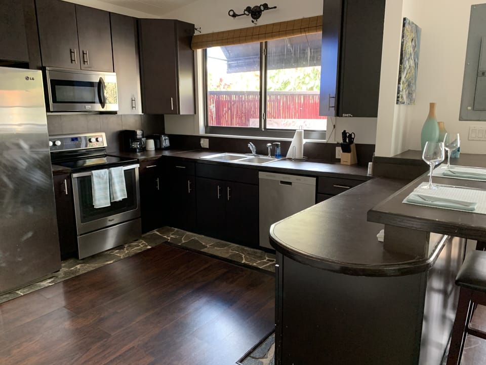 Fully Equipped Kitchen with a Washer and Dryer 
