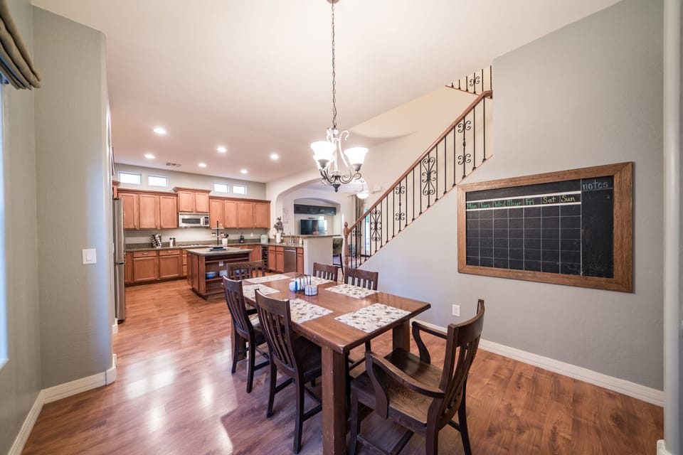 Eat In Kitchen Seats up to 8 