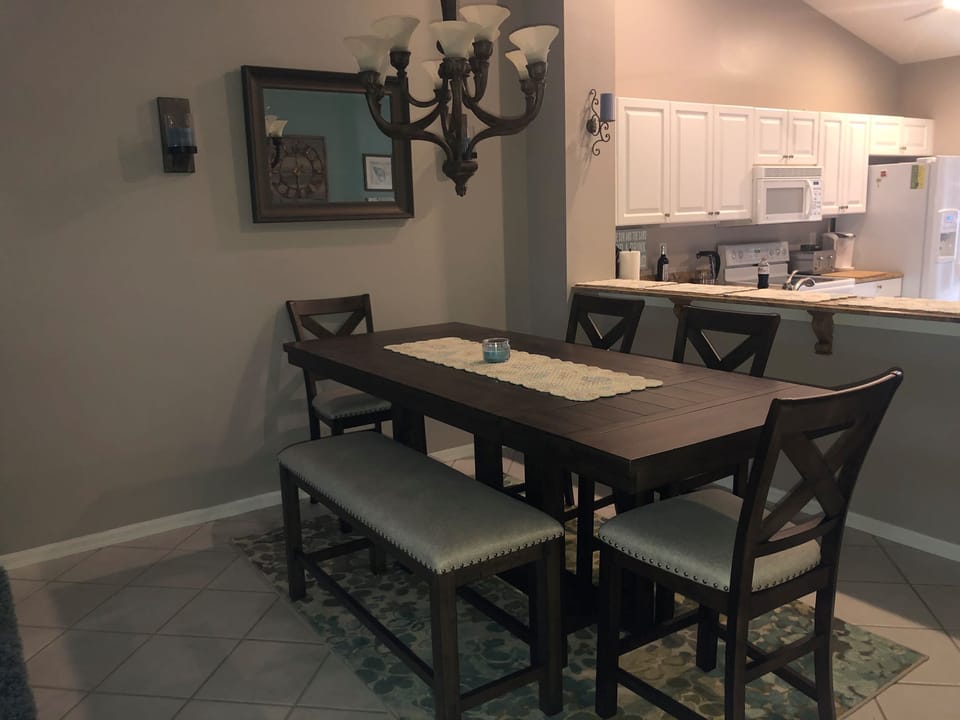Dining area- seats 7 plus counter seating with bar stools.