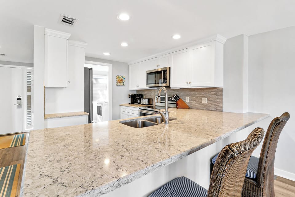 Shorewood 424 - Fully Equipped Kitchen