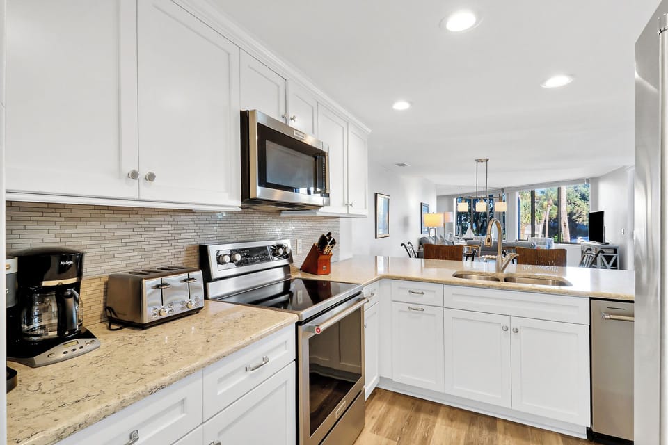 Shorewood 424 - Fully Equipped Kitchen