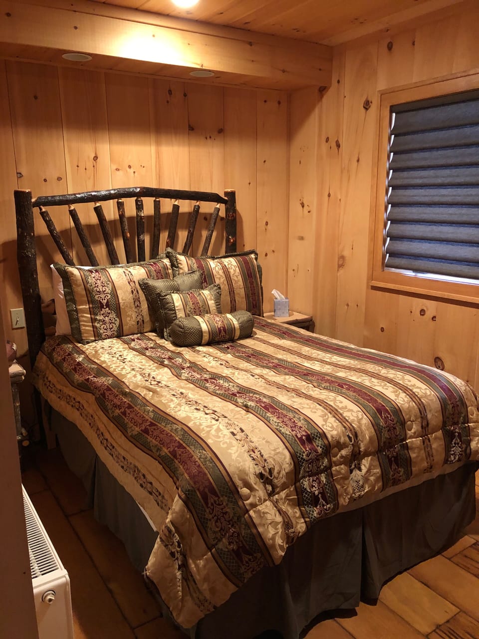 Double bedroom with en-suite bathroom