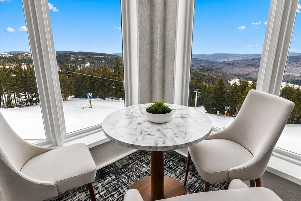 Sitting area overlooking slopes