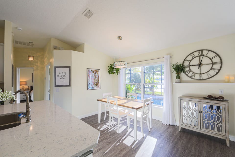 Eating Dining with views of Pool and Lake