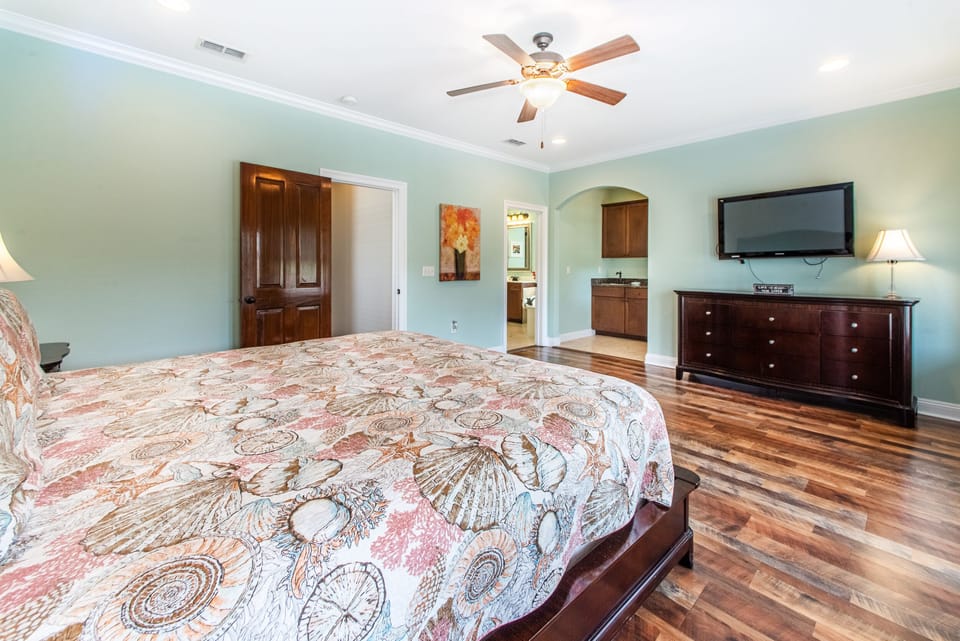 2nd floor master king suite