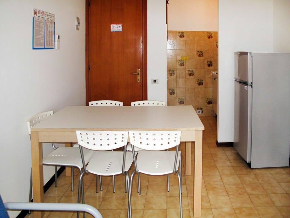 Room, Property, Furniture, Floor, Table, Building, Interior Design, House, Dining Room, Chair