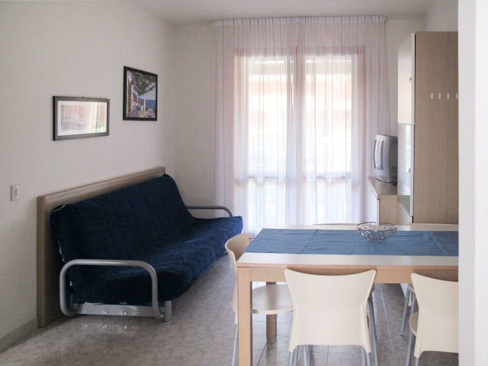 Room, Furniture, Property, Interior Design, Building, Floor, Wall, House, Bedroom, Table