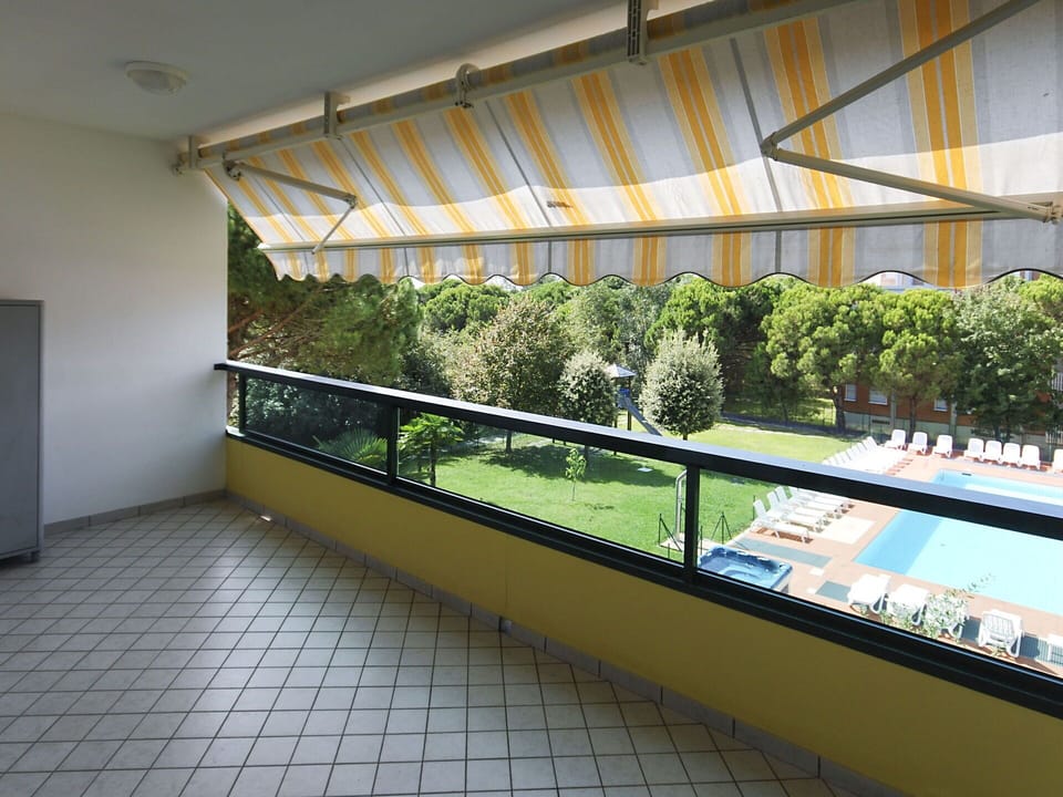 Property, Architecture, Building, Interior Design, Real Estate, Room, Glass, House, Balcony, Lobby