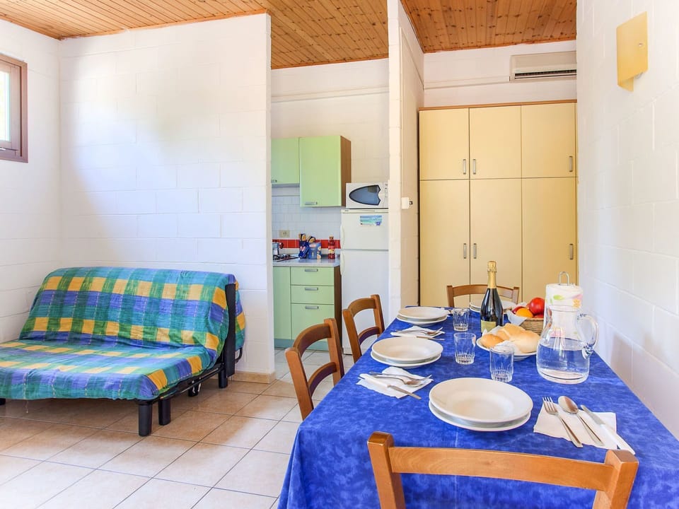 Room, Furniture, Property, Bed, Bedroom, Interior Design, Building, House, Bed Sheet, Table