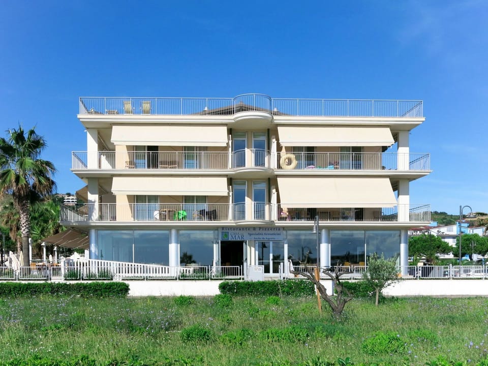Property, Building, House, Architecture, Real Estate, Residential Area, Home, Apartment, Estate, Sky