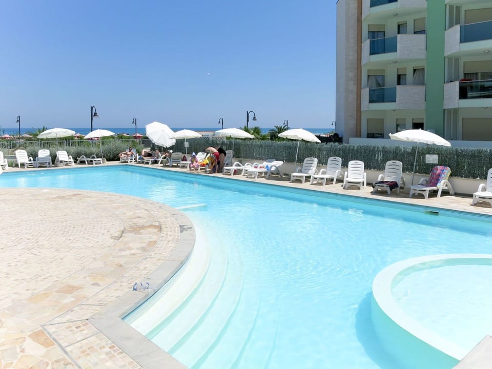 Swimming Pool, Property, Resort, Leisure, Vacation, Leisure Centre, Building, Resort Town, Hotel, Real Estate