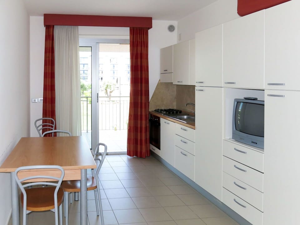 Room, Property, Furniture, Building, Floor, House, Kitchen, Interior Design, Apartment, Home