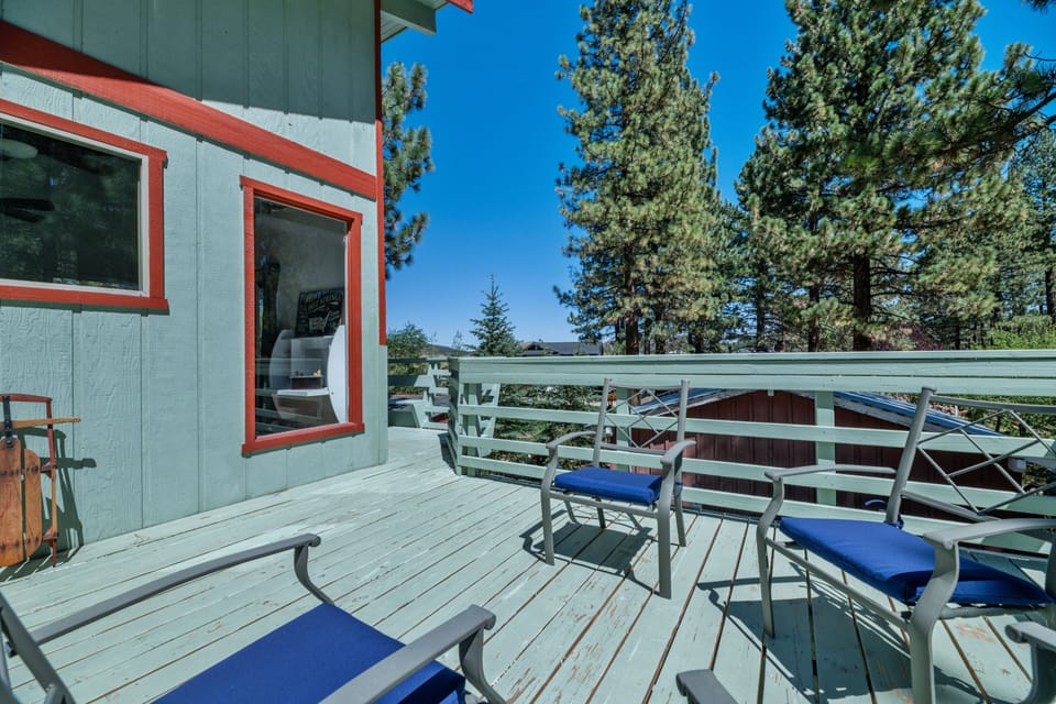 Front Deck. - Front Deck with viewed seating.