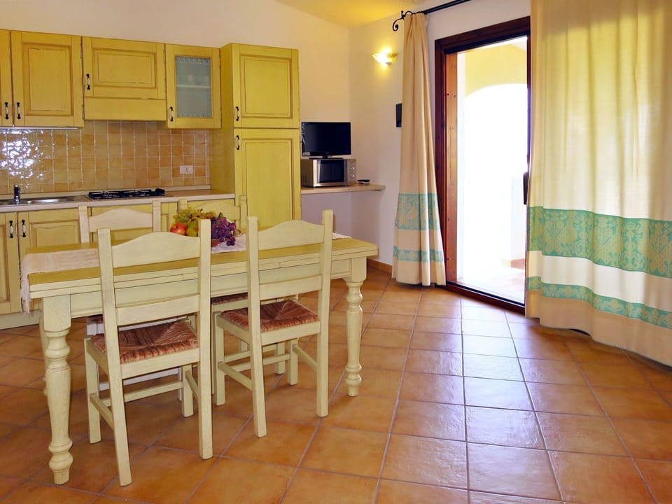 Room, Floor, Furniture, Property, Building, Interior Design, House, Table, Hardwood, Flooring