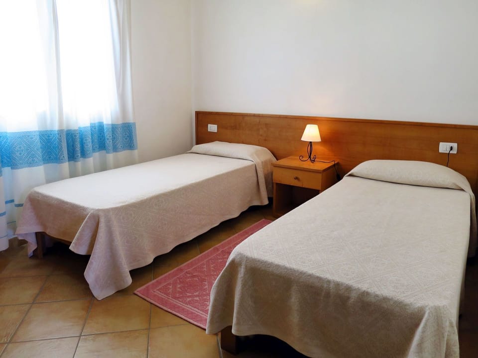 Bed, Furniture, Bedroom, Room, Bed Sheet, Property, Bed Frame, Bedding, Comfort, Mattress