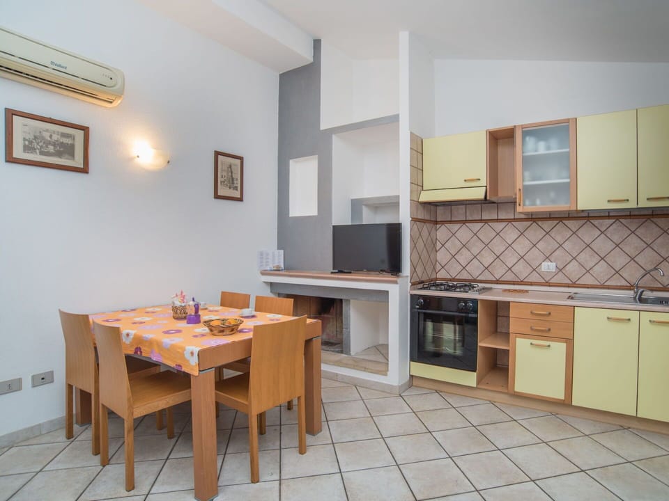 Cabinetry, Furniture, Table, Property, Countertop, Picture Frame, Building, Wood, Kitchen Stove, Chair