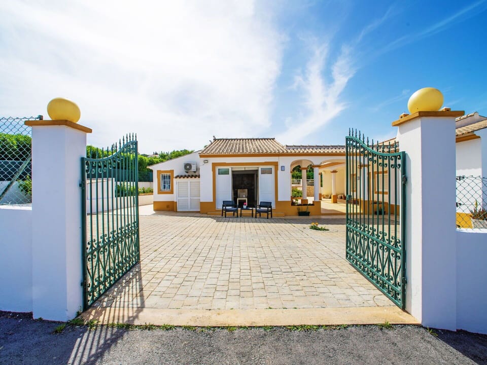Cloud, Sky, Property, Building, Plant, Door, Shade, Leisure, Residential Area, Landscape