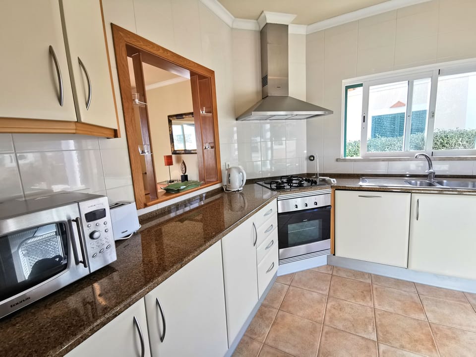 Kitchen with serving hatch to the dining area