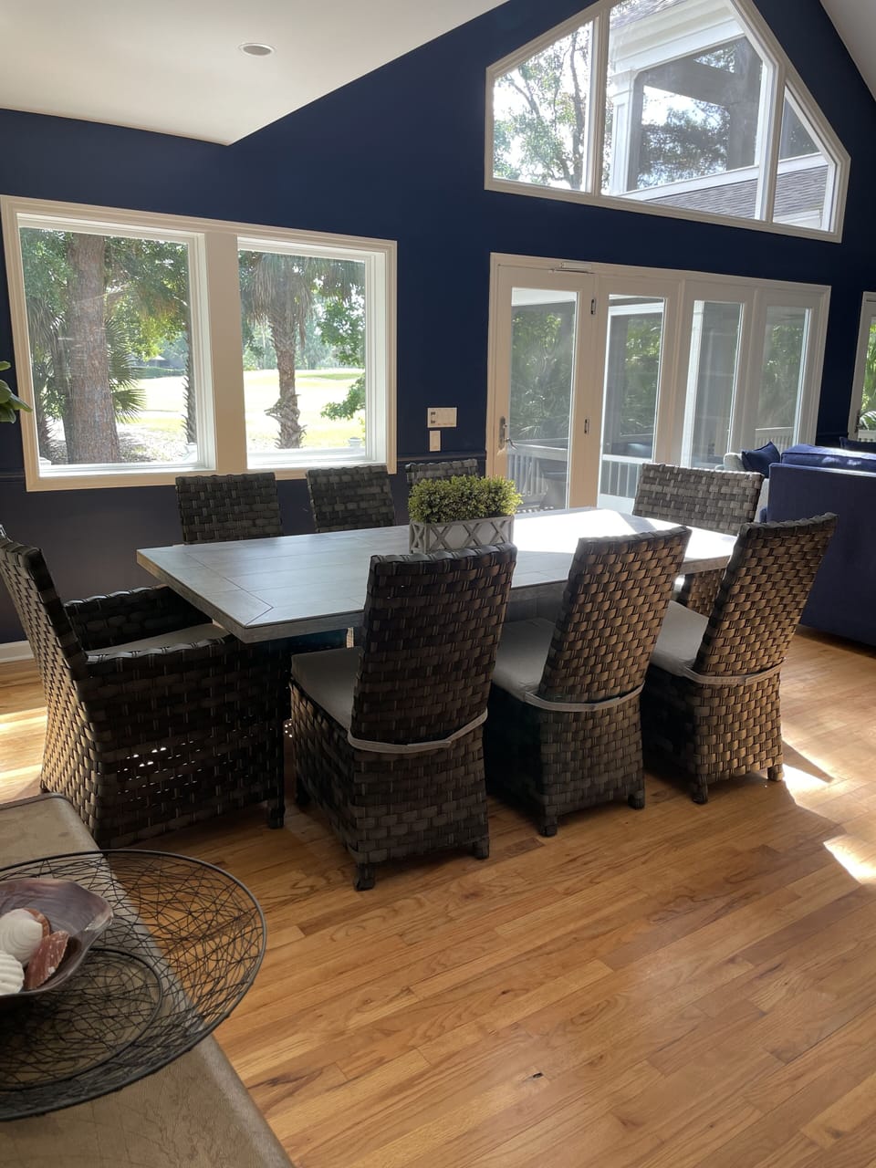 Dining seats 8 but easy to move kitchen chairs in to seat 12. 