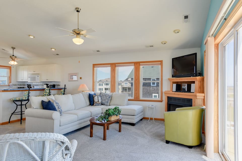 NH6304: Life is Good | Top Level Living Area