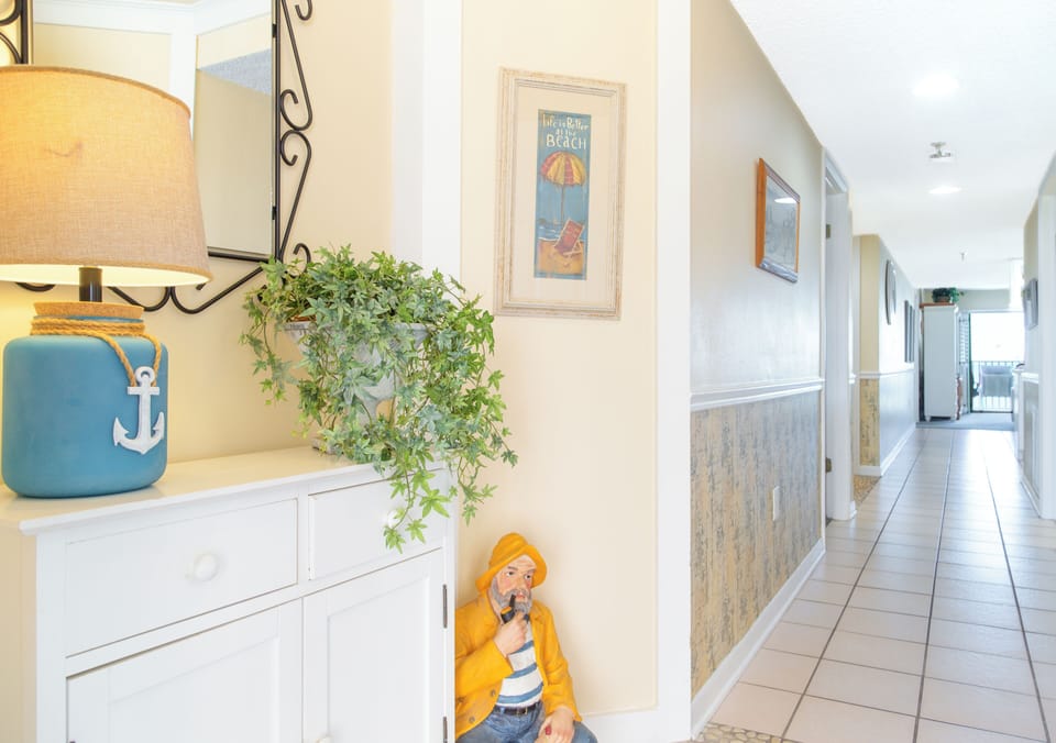 Beach Place 210 Foyer