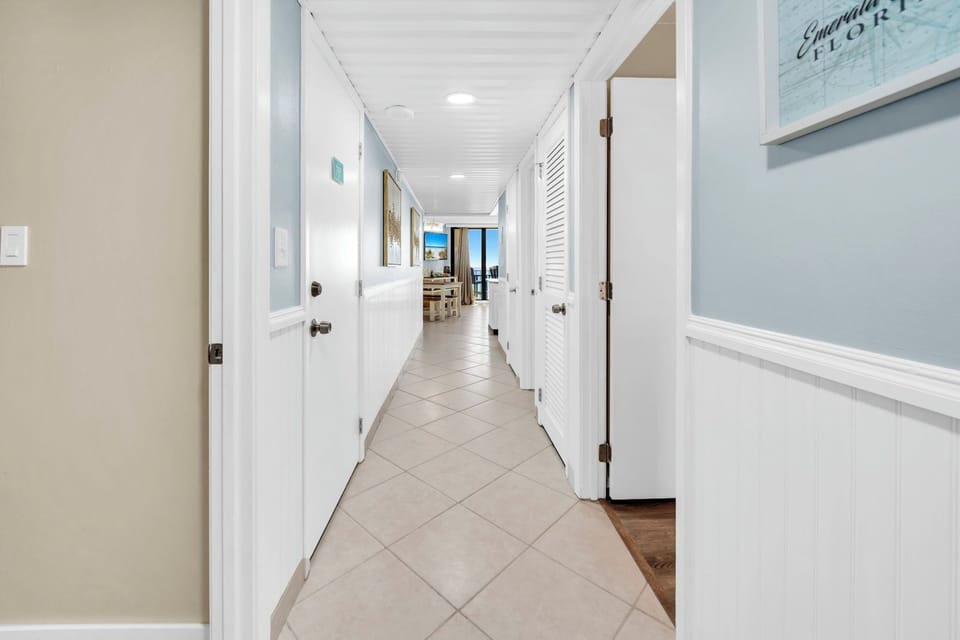 Welcome in to Edgewater Tower 2-408