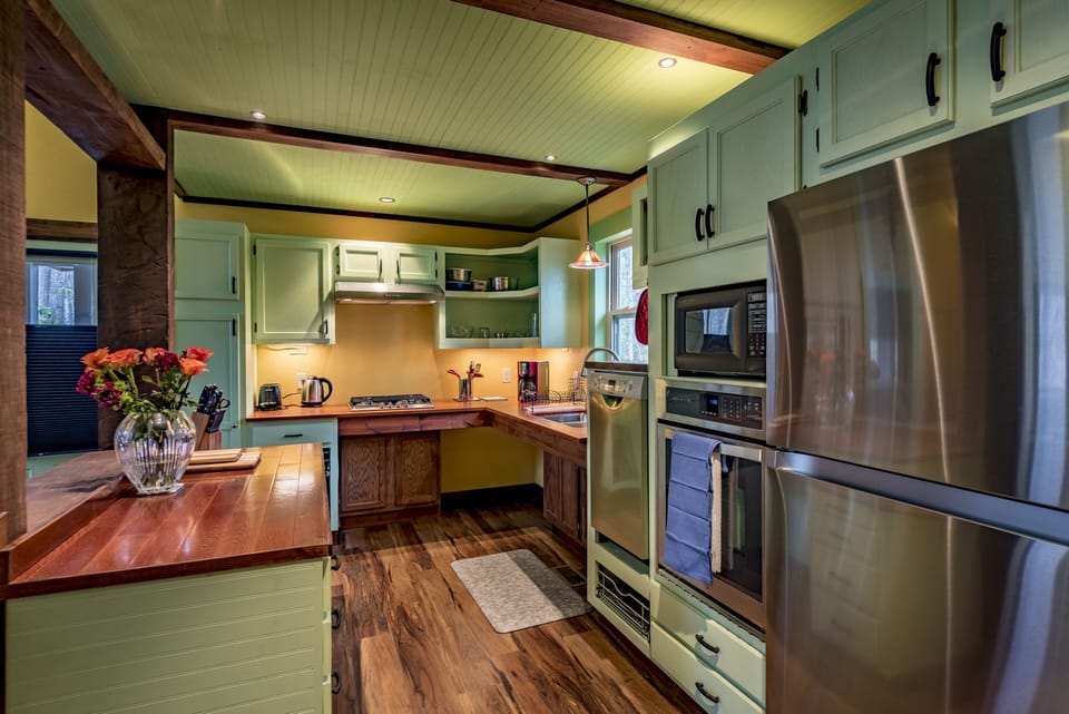 Wheelchair accessible kitchen