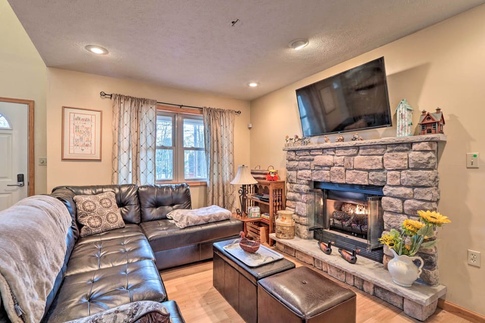 Albrightsville Vacation Rental | 3BR | 2.5BA | 2,000 Sq Ft | Stairs Required