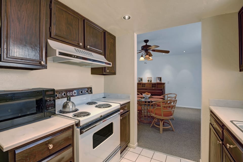 9 KITCHEN REVERSE.jpg
