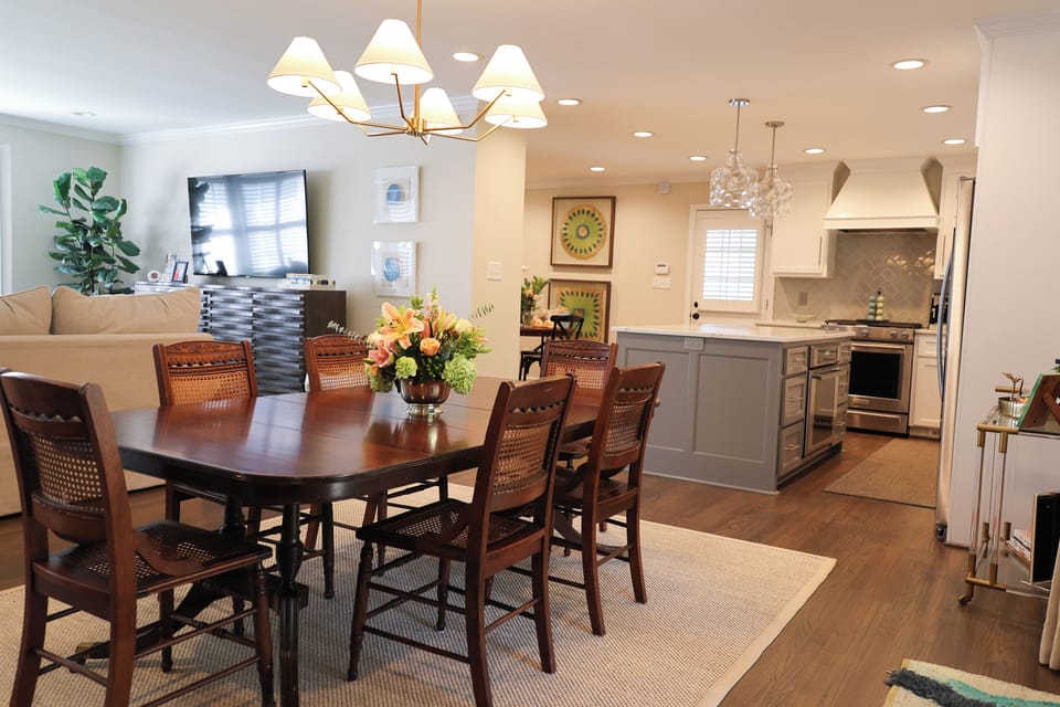 Dining room table with leaf
