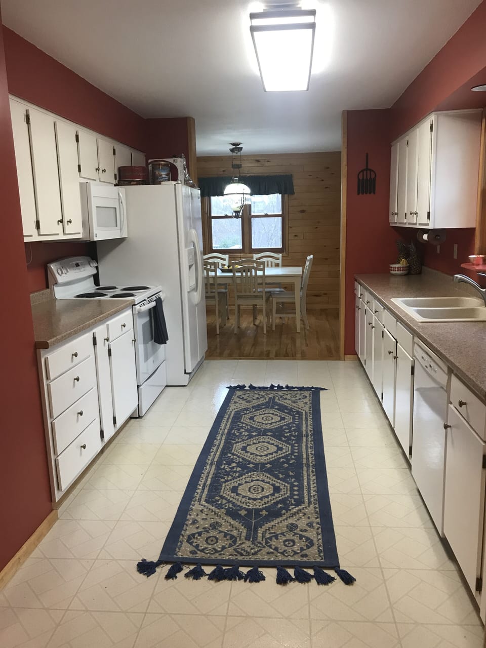 Large Kitchen with modern appliances and cookware.
