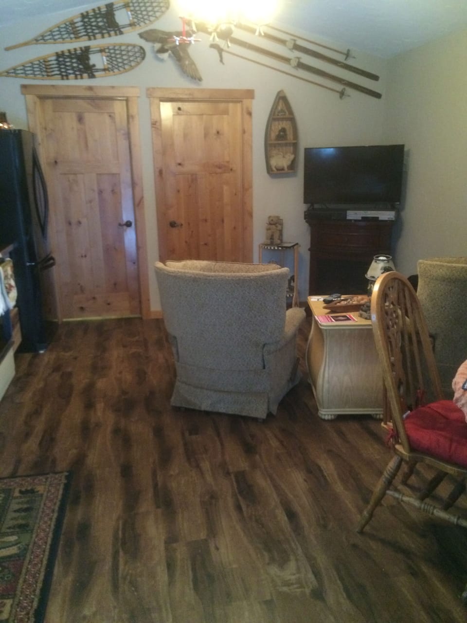 Cabin with 2 recliners, and TV